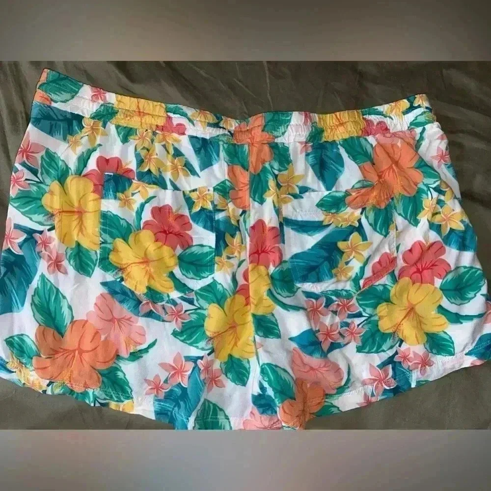 Natural Reflections Women’s XL Floral Shorts